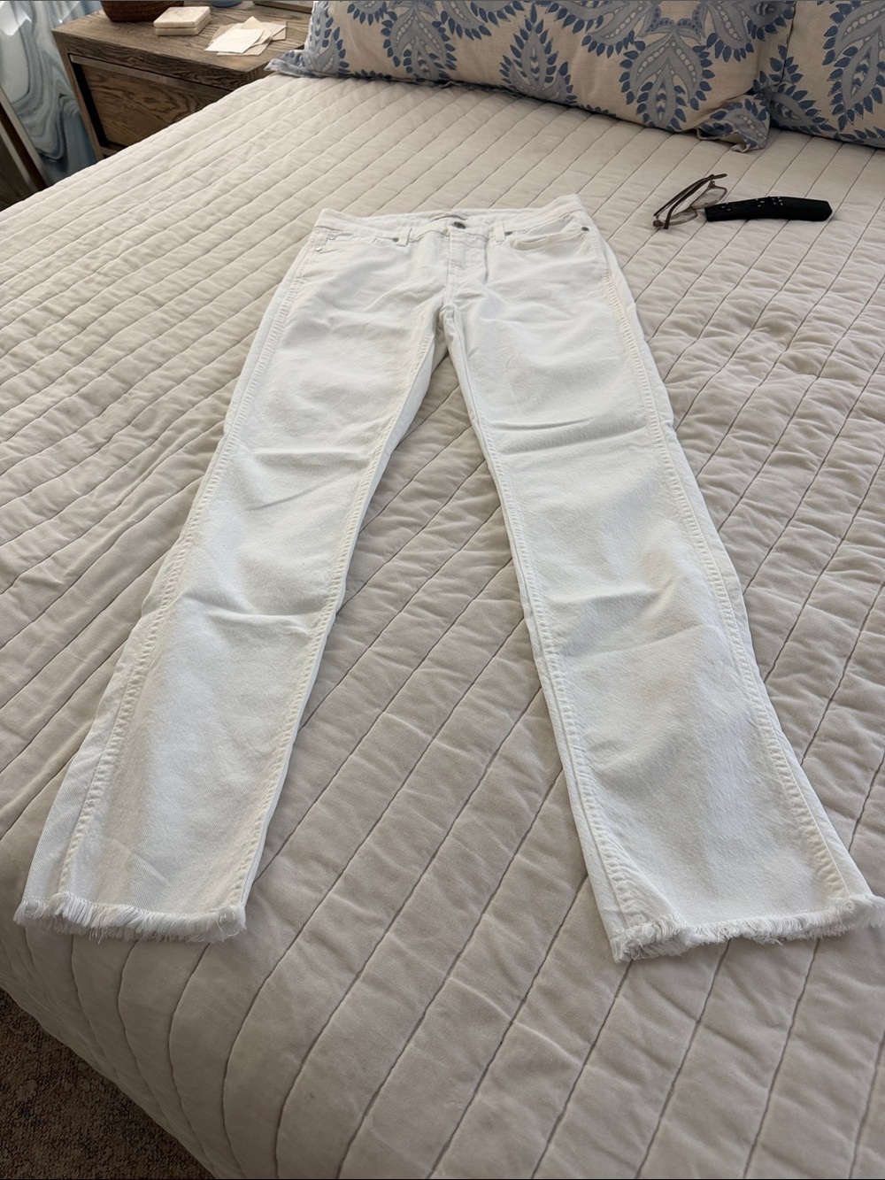 7 for all mankind White Denim Jeans 28